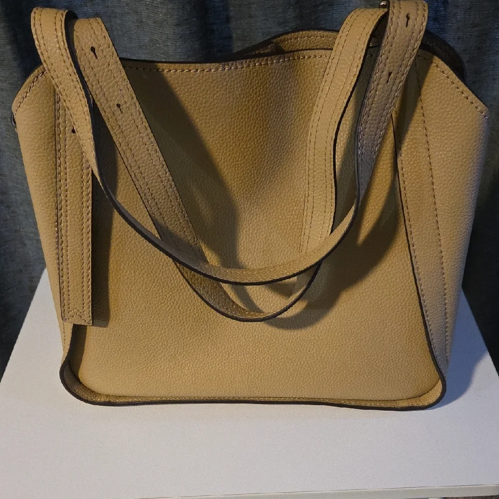 Marc Jacobs Tan Shoulder Bag - Picture 2 of 3